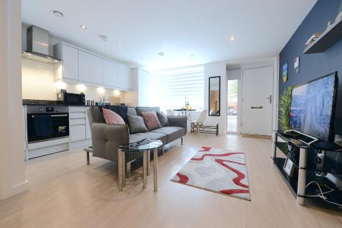 Free Parking in Woking- Comfy King Size Bed-Ground Floor Flat in Уоркинг Free Parking in Woking- Comfy King Size Bed-Ground Floor Flat in Уоркинг