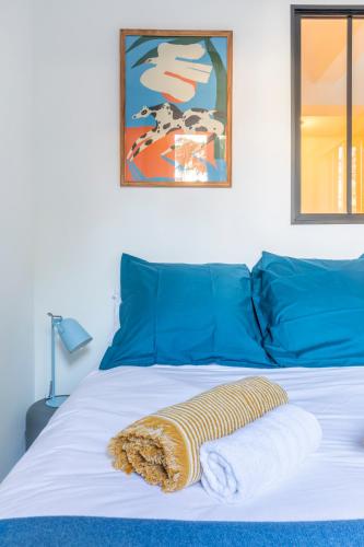 Petit jaune, T2 centre ville Marseille avec balcon