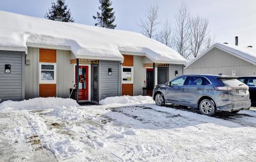 Condo 47 Chemin de la Corniche by Les Chalets Alpins in 斯托納姆 Condo 47 Chemin de la Corniche by Les Chalets Alpins in 斯托納姆