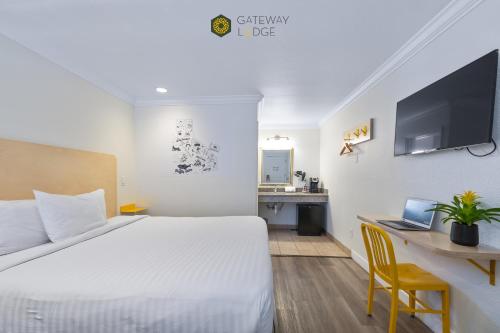 Gateway Lodge in Seaside Gateway Lodge in Seaside