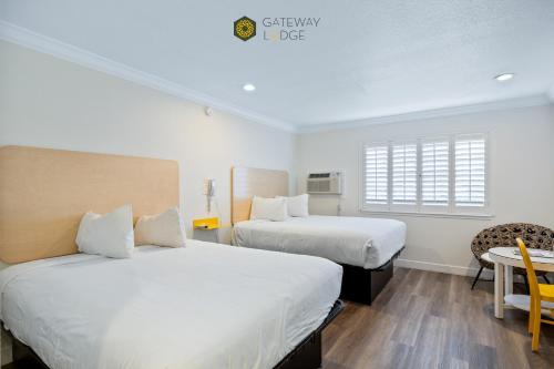 Gateway Lodge in Seaside Gateway Lodge in Seaside