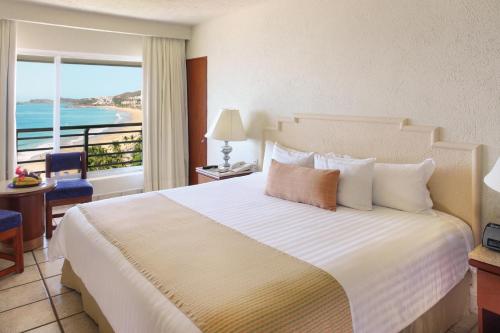Hotel Emporio Ixtapa (Emporio Ixtapa - Optional All Inclusive) in Ixtapa Waterfront Hotel Emporio Ixtapa (Emporio Ixtapa - Optional All Inclusive) in Ixtapa Waterfront
