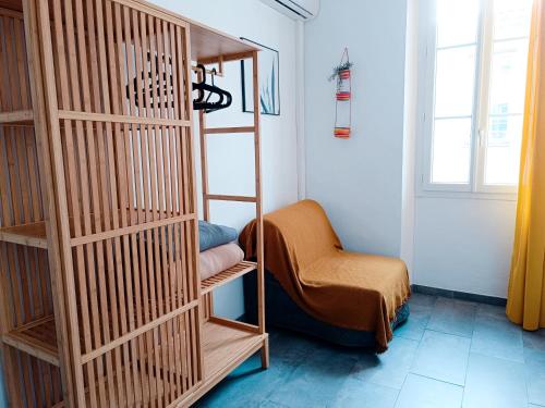 Grand 2 pièces rénové climatisé, vieil Antibes, proche port