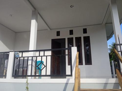 발코니/테라스, Riung Tiga Empat Tujuh Guesthouse in 낭아메세 발코니/테라스, Riung Tiga Empat Tujuh Guesthouse in 낭아메세