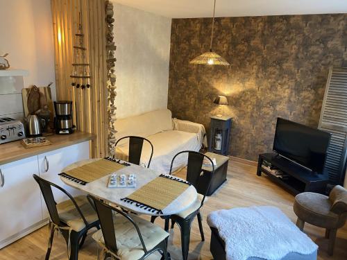 Guestroom, L Ecume in Saint-Valery-en-Caux Guestroom, L Ecume in Saint-Valery-en-Caux