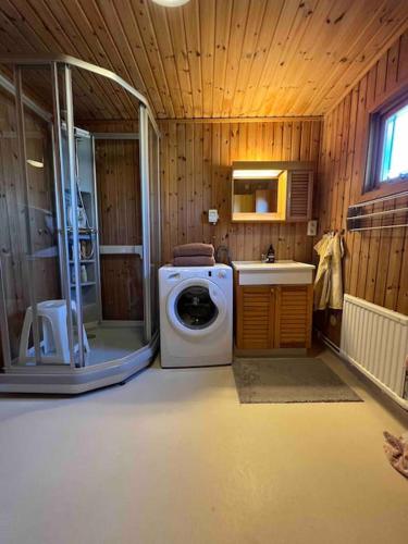 Fürdőszoba, Stuga i Björkäng med havsutsikt! (Stuga i Bjorkang med havsutsikt!) in Tvaaker Fürdőszoba, Stuga i Björkäng med havsutsikt! (Stuga i Bjorkang med havsutsikt!) in Tvaaker