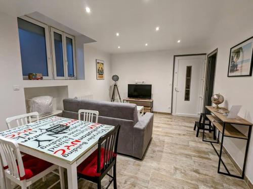Facilities, Nationale 7, route des vacances in Roanne Facilities, Nationale 7, route des vacances in Roanne