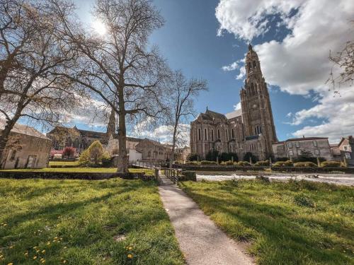 Maison Cosy Rénovée - Puy du Fou (Maison Cosy Renovee - Puy du Fou) in Saint Laurent Sur Sevre Maison Cosy Rénovée - Puy du Fou (Maison Cosy Renovee - Puy du Fou) in Saint Laurent Sur Sevre