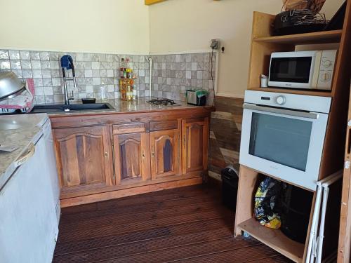 Cocina, Le Nid De Nicolas in Le Saint-Esprit Cocina, Le Nid De Nicolas in Le Saint-Esprit