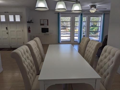 Παροχές, Executive Pool Home in Τάμπα(Φλόριντα) Παροχές, Executive Pool Home in Τάμπα(Φλόριντα)
