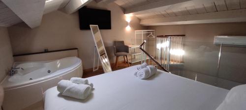 Vendégszoba, Palazzo Sarti Suites in Rodi Garganico Vendégszoba, Palazzo Sarti Suites in Rodi Garganico