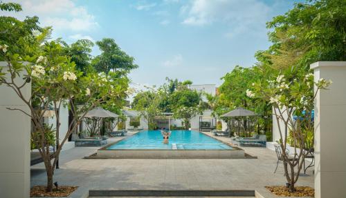 Swimming pool, Elysium Suite in Siem Reap Swimming pool, Elysium Suite in Siem Reap