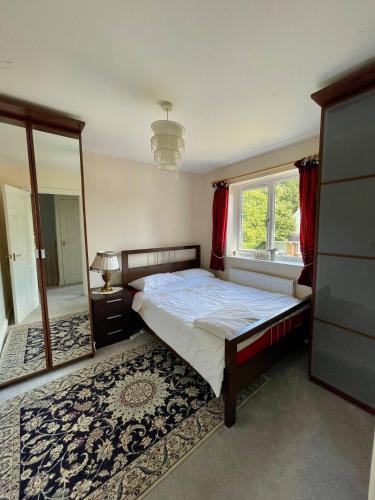 Comfortable. home from home in Loudwater Comfortable. home from home in Loudwater