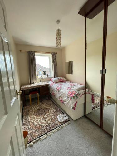 Comfortable. home from home in Loudwater Comfortable. home from home in Loudwater