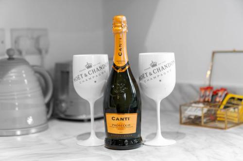 Luxury 2 Bedroom Apartment - Parking & Balcony - Underfloor Heating - 6MC in Oldbury Luxury 2 Bedroom Apartment - Parking & Balcony - Underfloor Heating - 6MC in Oldbury