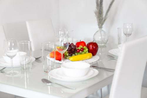 Facilities, Luxury 2 Bedroom Apartment - Parking & Balcony - Underfloor Heating - 6MC in Oldbury Facilities, Luxury 2 Bedroom Apartment - Parking & Balcony - Underfloor Heating - 6MC in Oldbury