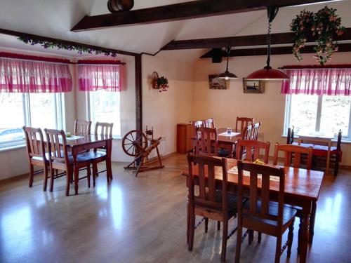 Étterem, Kati Söögituba & Majutus (Kati Soogituba & Majutus) in Hiiumaa Étterem, Kati Söögituba & Majutus (Kati Soogituba & Majutus) in Hiiumaa