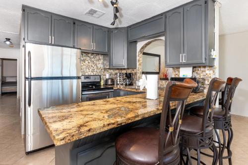 ห้องครัว, Las Brisas #8 Beachfront - On the sand and steps from Mannys for tacos & tequila in เอล ปวยร์โต ห้องครัว, Las Brisas #8 Beachfront - On the sand and steps from Mannys for tacos & tequila in เอล ปวยร์โต