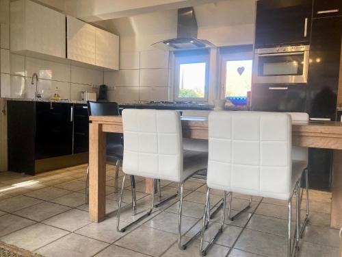 Ruhiges Ferienhaus mit großer offener Kuche in Dongeradeel Ruhiges Ferienhaus mit großer offener Kuche in Dongeradeel