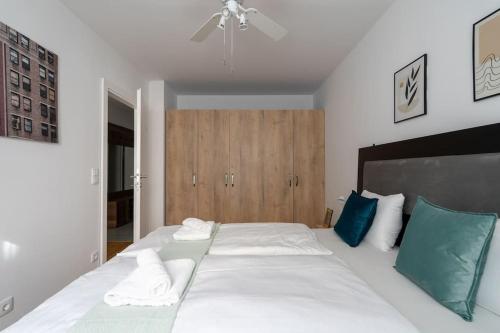 1BR Haven with Swift City Access by HM