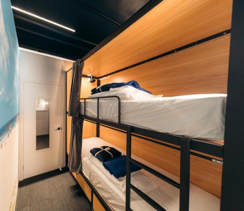 Capsuleaccom Hostel in Gold Coast Capsuleaccom Hostel in Gold Coast