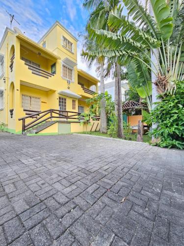 Apartment (100 m²), 1 Schlafzimmer und 1 eigene Badezimmer in La Gaulette (Tropical Apartment) in La Gaulette Apartment (100 m²), 1 Schlafzimmer und 1 eigene Badezimmer in La Gaulette (Tropical Apartment) in La Gaulette