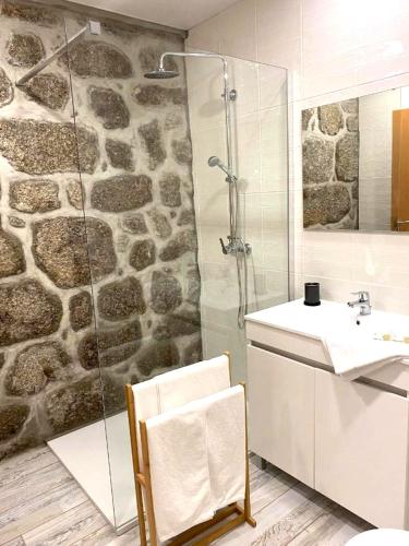 ห้องน้ำ, Charming Villa with Pool and Jacuzzi - Terras de Bouro in โมยเมนตา ห้องน้ำ, Charming Villa with Pool and Jacuzzi - Terras de Bouro in โมยเมนตา