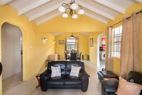 Beachy Cottage I Kitchen I Wi-Fi I Shaded Cabana I Parking in Long Bay Beachy Cottage I Kitchen I Wi-Fi I Shaded Cabana I Parking in Long Bay