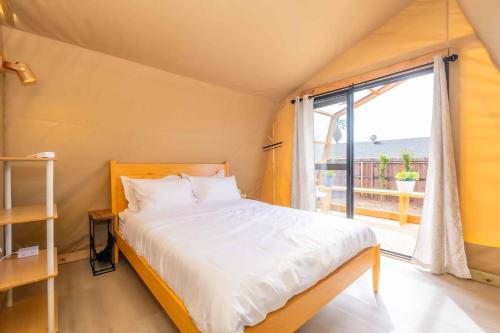 Glamping in the Urban in San Dimas (CA) Glamping in the Urban in San Dimas (CA)