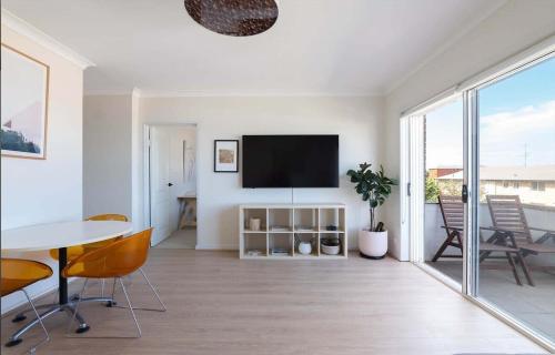 Stunning Maroubra Beachview Apt with Parking in Maroubra Stunning Maroubra Beachview Apt with Parking in Maroubra