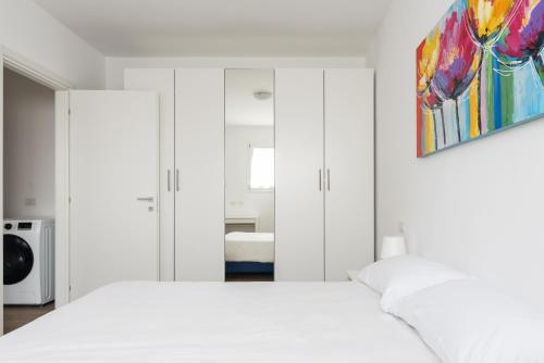 Bilocale con balcone vicino palazzo del ghiaccio