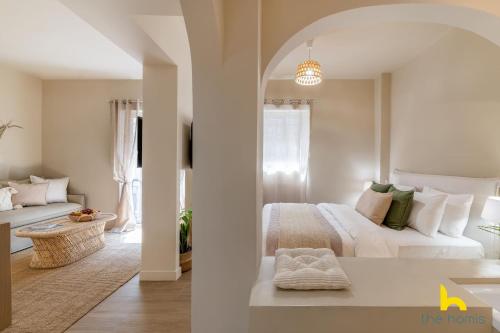 Romantic Luxury Hideaway Near Acropolis with Jacuzzi