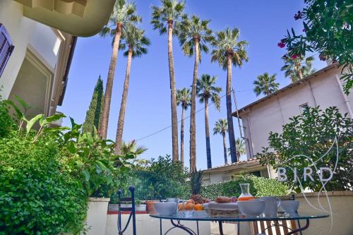 heart of Golfe-Juan ideal for those without car