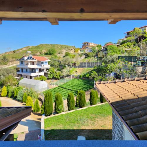 สภาพแวดล้อมโดยรอบ, Uphill house. in โวเร สภาพแวดล้อมโดยรอบ, Uphill house. in โวเร
