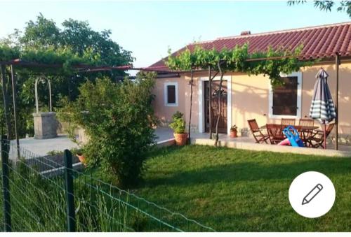 A szálláshely kívülről, Kuća za odmor Maria Bartići (Kuca za odmor Maria Bartici) in Bartici A szálláshely kívülről, Kuća za odmor Maria Bartići (Kuca za odmor Maria Bartici) in Bartici