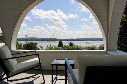 Majestic Lakeview Duplex Apt for 8! Fully furnished and ready for your getaway! in Тилтон Majestic Lakeview Duplex Apt for 8! Fully furnished and ready for your getaway! in Тилтон