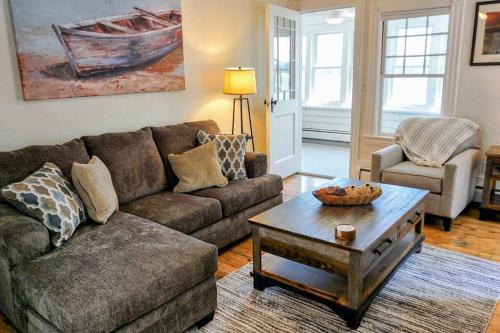 Majestic Lakeview Duplex Apt for 8! Fully furnished and ready for your getaway! in Тилтон Majestic Lakeview Duplex Apt for 8! Fully furnished and ready for your getaway! in Тилтон