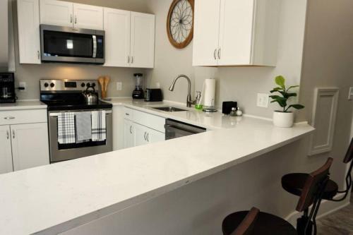 Majestic Lakeview Duplex Apt for 8! Fully furnished and ready for your getaway! in Тилтон Majestic Lakeview Duplex Apt for 8! Fully furnished and ready for your getaway! in Тилтон