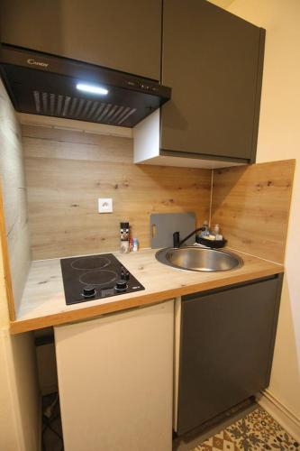 Le République Grand Studio Wi-Fi / Netflix (Le Republique Grand Studio Wi-Fi / Netflix) in Angoulême Le République Grand Studio Wi-Fi / Netflix (Le Republique Grand Studio Wi-Fi / Netflix) in Angoulême