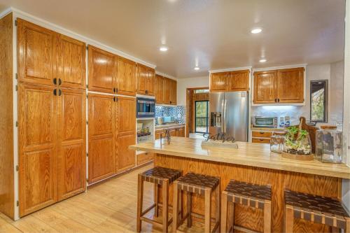 Facilities, Summit Cabin Stunning home Loaded with amenities in Bass Lake (CA) Facilities, Summit Cabin Stunning home Loaded with amenities in Bass Lake (CA)