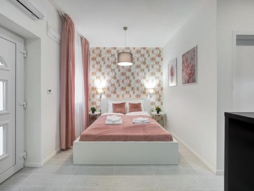 Cute central studio with AC