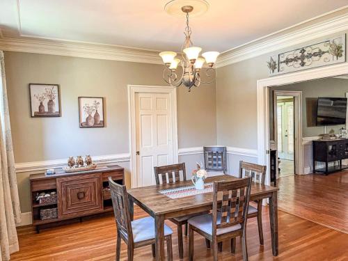 設施, Serenity in the Suburbs in 厄莫 設施, Serenity in the Suburbs in 厄莫