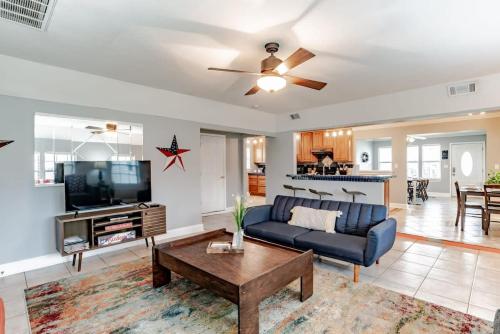 Sunny Side at Dog River-Dock, Lake, Fenced Yard in Zona costeira/praia Sunny Side at Dog River-Dock, Lake, Fenced Yard in Zona costeira/praia