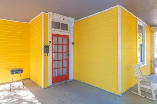 The Sunny Southern Manse Front Walk Downtown in وسط مدينة كولومبوس The Sunny Southern Manse Front Walk Downtown in وسط مدينة كولومبوس
