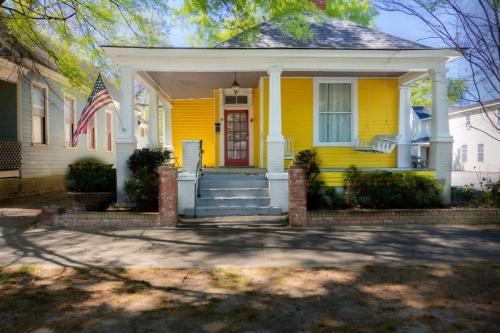 The Sunny Southern Manse Front Walk Downtown in وسط مدينة كولومبوس The Sunny Southern Manse Front Walk Downtown in وسط مدينة كولومبوس