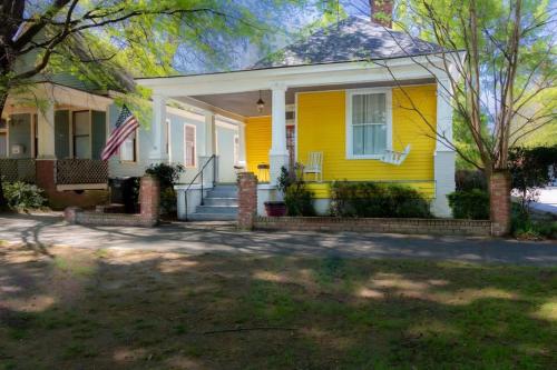 The Sunny Southern Manse Front Walk Downtown in وسط مدينة كولومبوس The Sunny Southern Manse Front Walk Downtown in وسط مدينة كولومبوس