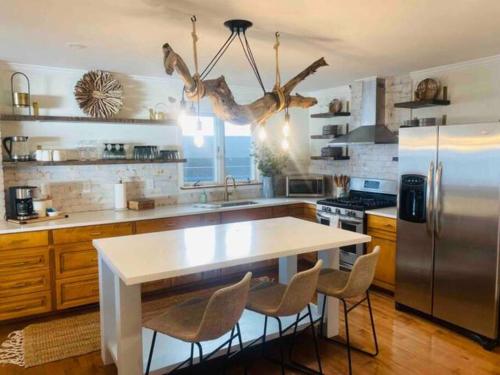 The Driftwood - Hot tub with Lake views in ليمنتجتون The Driftwood - Hot tub with Lake views in ليمنتجتون