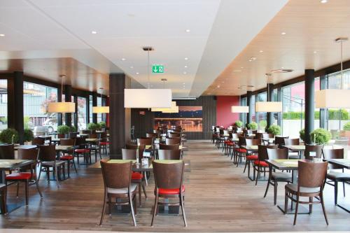 餐廳, 智選假日酒店-蘇黎世機場-洲際酒店集團旗下 (Holiday Inn Express Zürich Airport By IHG) in 蘇黎世 餐廳, 智選假日酒店-蘇黎世機場-洲際酒店集團旗下 (Holiday Inn Express Zürich Airport By IHG) in 蘇黎世