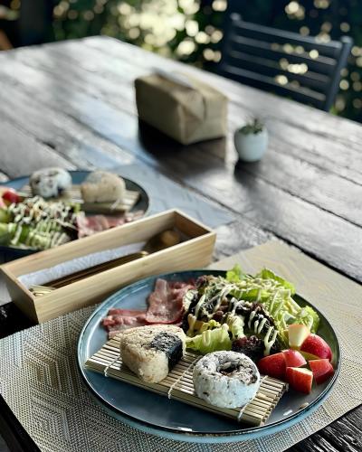 Food and beverages, 墾丁圓石灘 Kenting Pebble Beach in Shizi Township Food and beverages, 墾丁圓石灘 Kenting Pebble Beach in Shizi Township