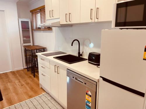 kuhinja, Easy Room Next to Bond University in Varsity Lakes kuhinja, Easy Room Next to Bond University in Varsity Lakes